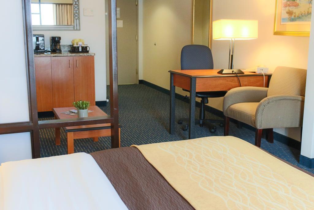 Comfort Inn & Suites Logan International Airport Ревере Екстер'єр фото