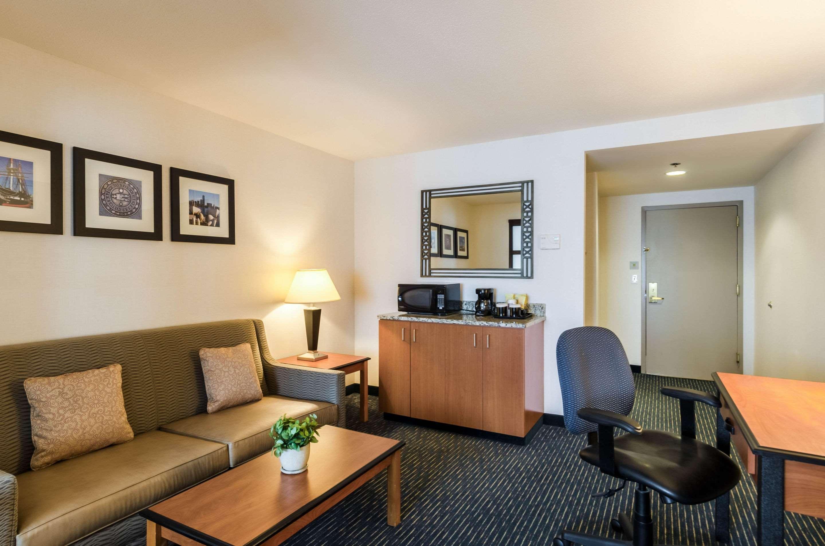 Comfort Inn & Suites Logan International Airport Ревере Екстер'єр фото