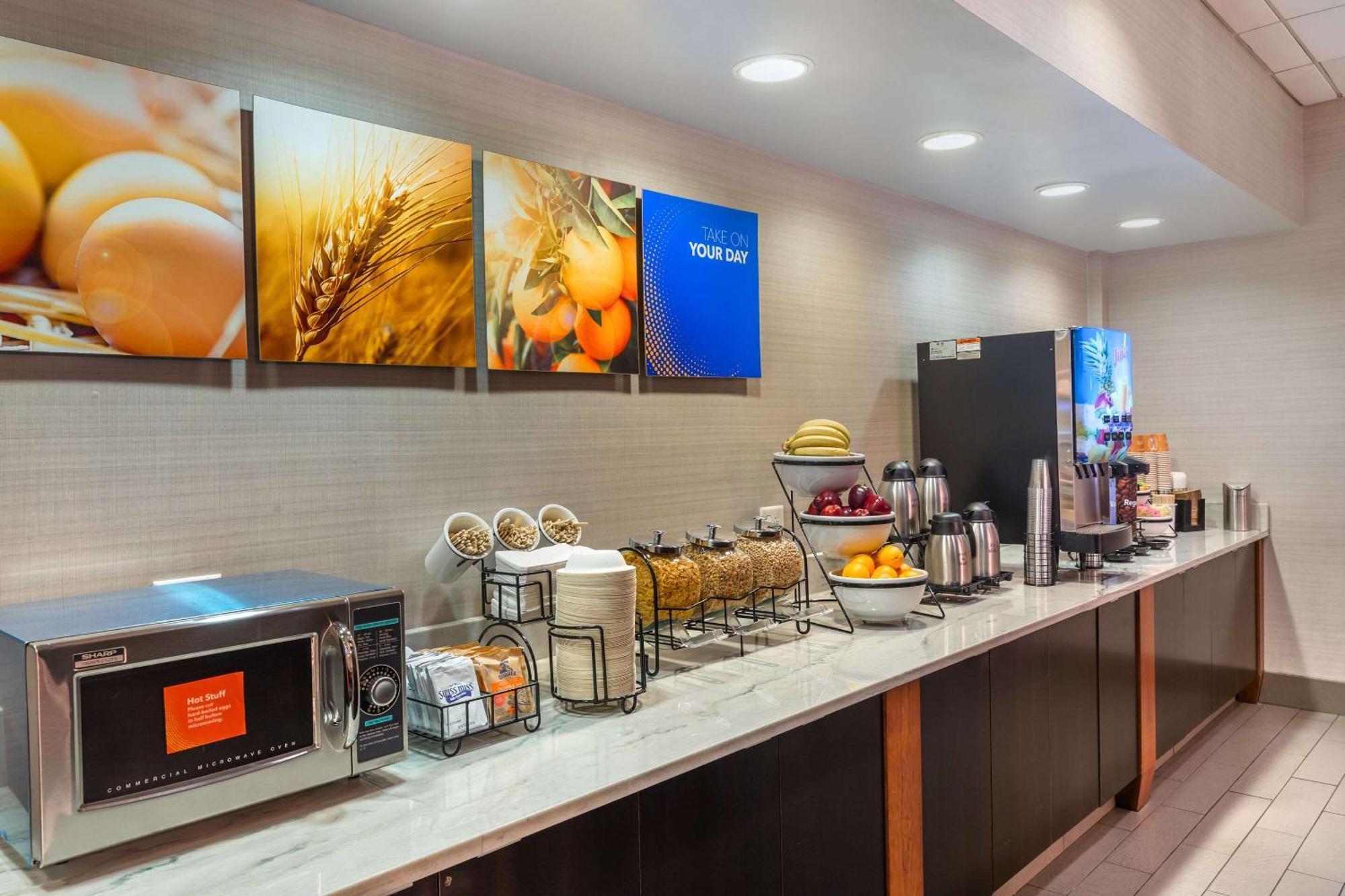 Comfort Inn & Suites Logan International Airport Ревере Екстер'єр фото